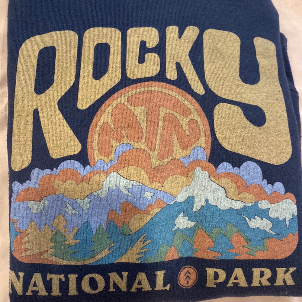 Parks Project Rocky Mountain National Park Crew Neck Size Medium